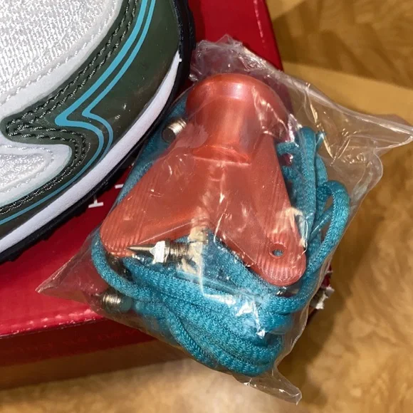 Saucony Women's White and Blue Running Shoes - Picture 3 of 11